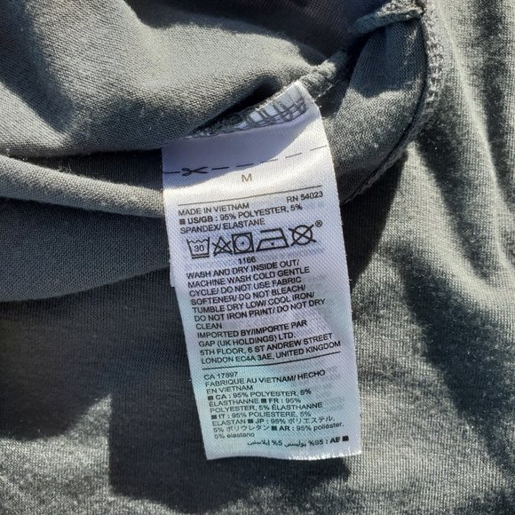 Gap Fit gray tank tops size medium, bundle 2 total items - Picture 10 of 11